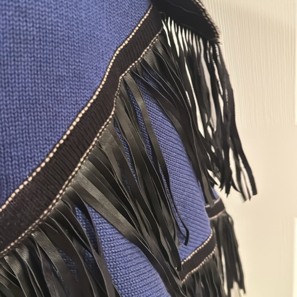 Gorgeous cape new with tags - Picture 3 of 5